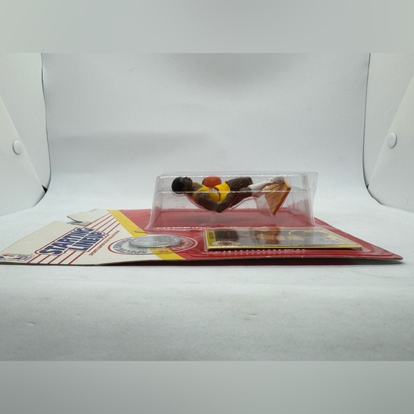 Starting Line-Up 1991 Magic Johnson Basketball Action Figure with Card & Coin - Picture 7 of 8